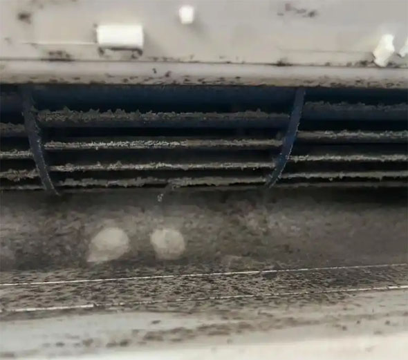 洋县空调吹的风有股烧焦味是怎么回事